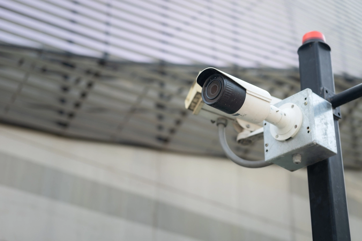 4K commercial security camera monitoring business entrance with high resolution detail