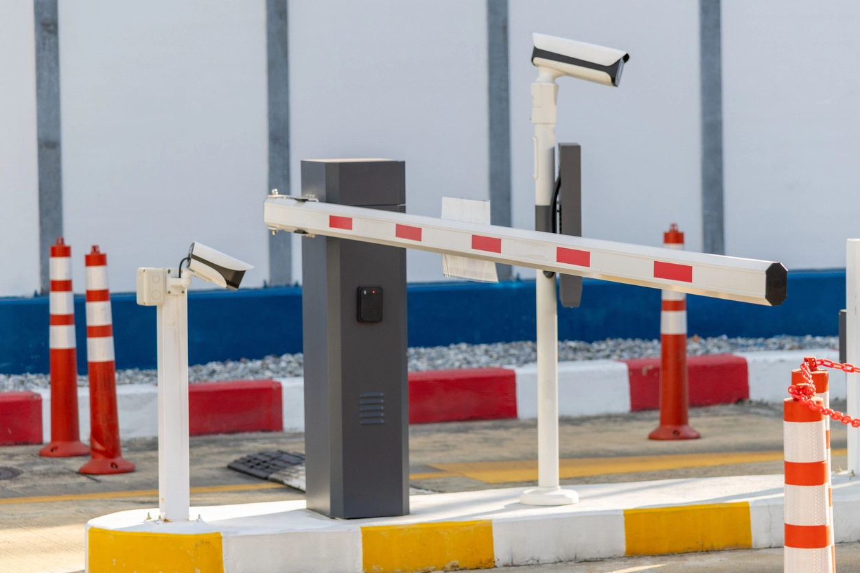 AI line-crossing detection monitoring a restricted commercial area